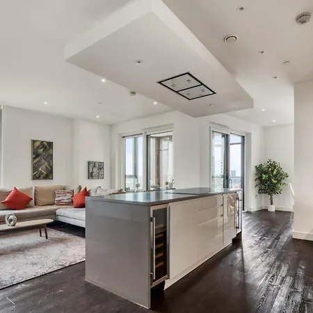 Stunning 360º View Luxurious Penthouse Apartment
